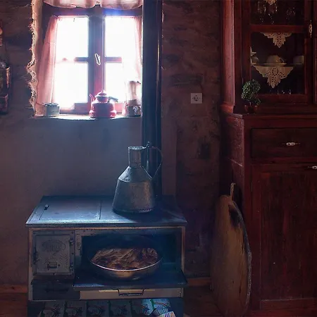 S Stonehouse. το πέτρινο στη λιθιά - καστοριά * Lithia