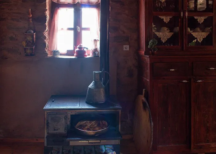 S Stonehouse. το πέτρινο στη λιθιά - καστοριά * Lithia