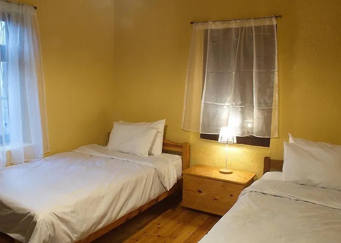 S Stonehouse. το πέτρινο στη λιθιά - καστοριά