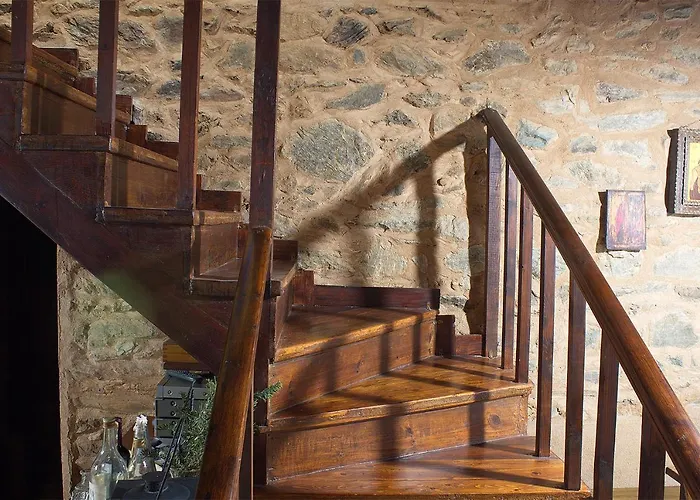 S Stonehouse. το πέτρινο στη λιθιά - καστοριά *