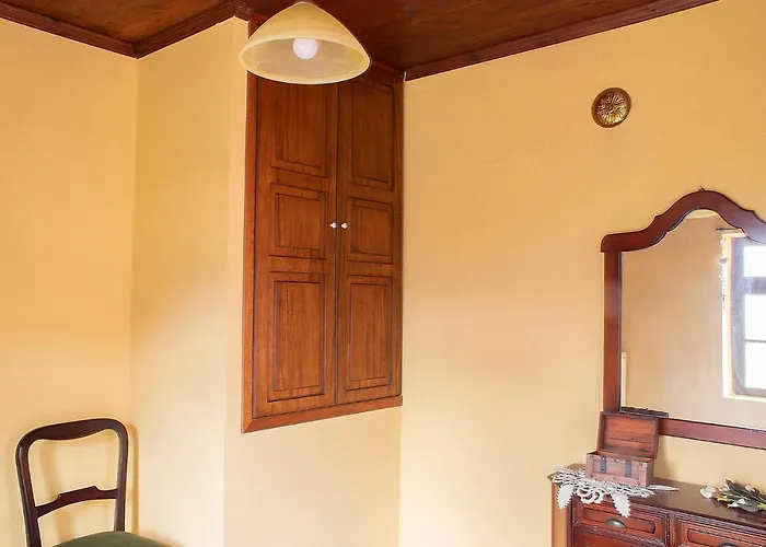 S Stonehouse. το πέτρινο στη λιθιά - καστοριά 度假居