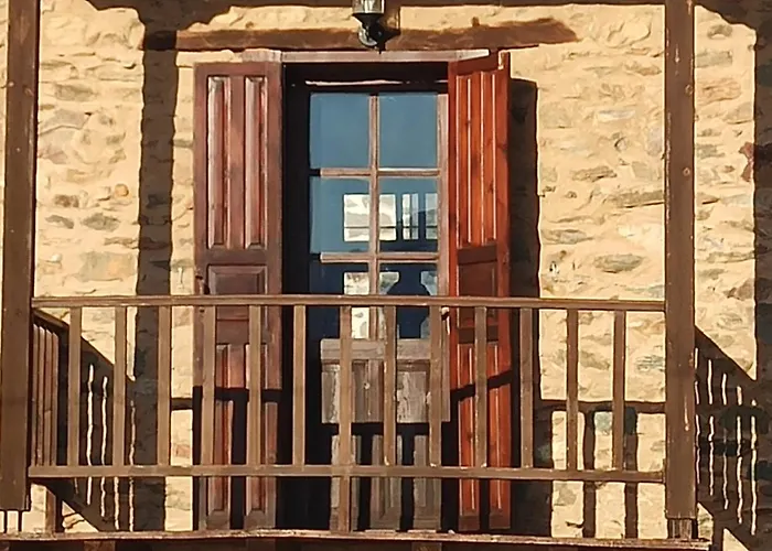 S Stonehouse. το πέτρινο στη λιθιά - καστοριά